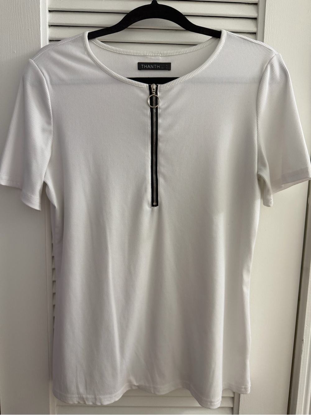Thanth Women’s White Short-Sleeve Zip Front Top Size XL